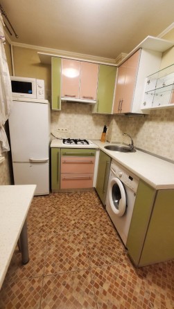 Актуально!Сдам 1 к кв 8/9 ул Нескоренных 4, 522мкр, Трц Дафи - фото 1