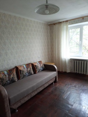 1 к.кв.Доброврльского-газ-33\18\7 м2-цена 6000 грн.-3\9 эт.-отл.район. - фото 1