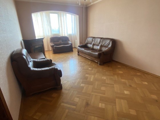 3кімнатна квартира в довгострокову аренду, Відрадний