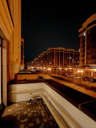 З терасою!Простора двокімнатна на Резиденс. - фото 1