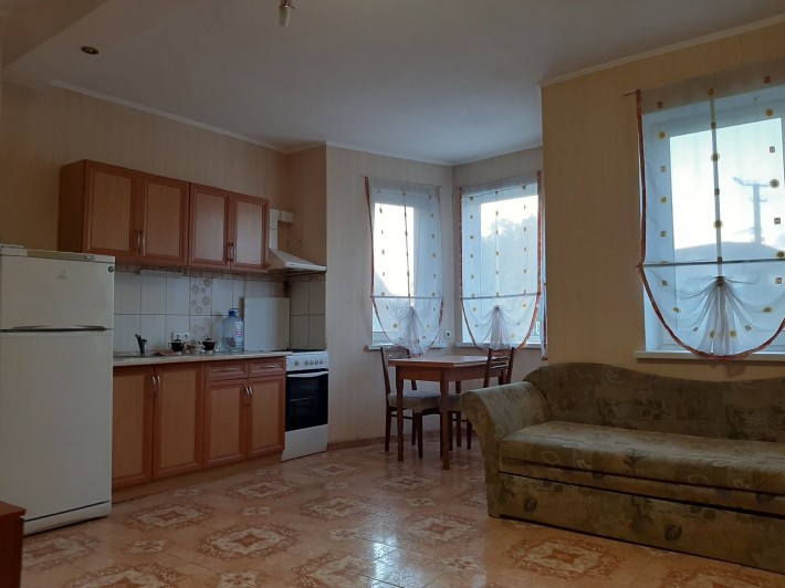 Гатное,ул.Киевская. Сдается небольшая 1комн квартира. Место для авт - фото 1