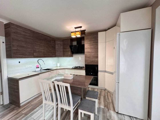 Затишок та комфорт у затишній  3-к квартирі у Петрівському кварталі Святопетрівське