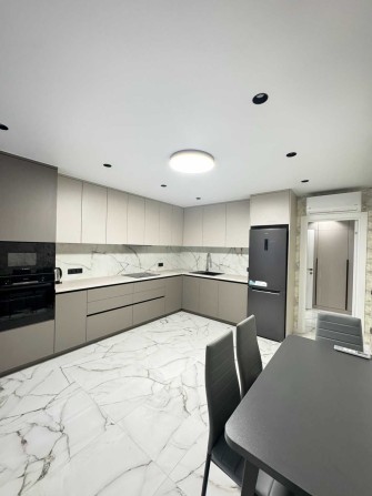 Оренда 2-кімнатної квартири в новобудові РІЕЛ по вул. Героїв Крут - фото 1