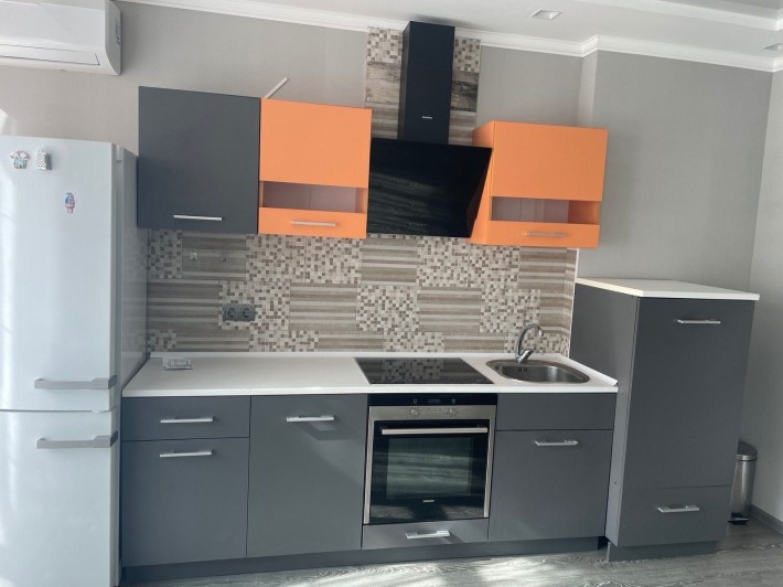 Сдам 1 комнатную в ЖК Маршал Сити за 8500 своя - фото 1