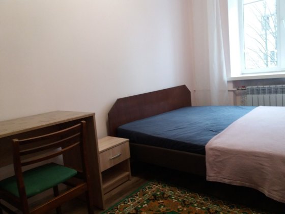 Центр, оренда затишної 2к квартири з меблями Петриков