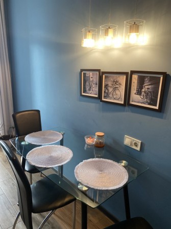 Драгоманова 2-б з  дизайнерським ремонтом і  меблями - фото 1