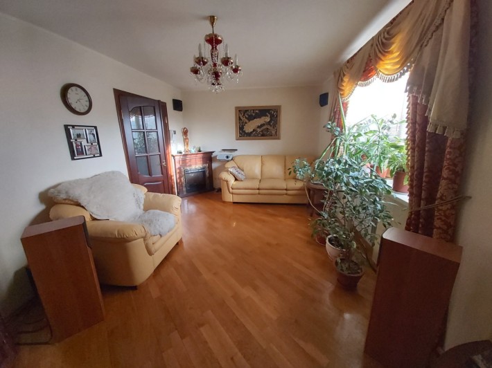 Продаю затишну 3 кімнатну квартиру за адресою: вул. Лобановського, 128, Голосіївський район. - фото 1