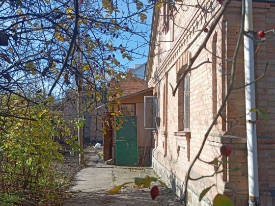 Продам частичну будинку р-н Загреблі Бердичів