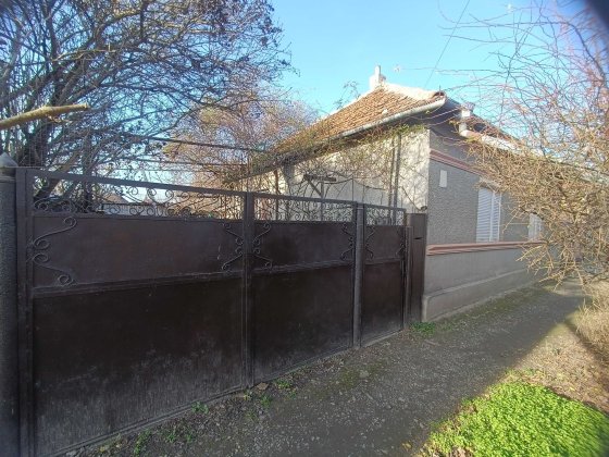 3-х кімнатний будинок 71 кв.м., житловий стан, 6.5 соток, гараж підвал Берегове