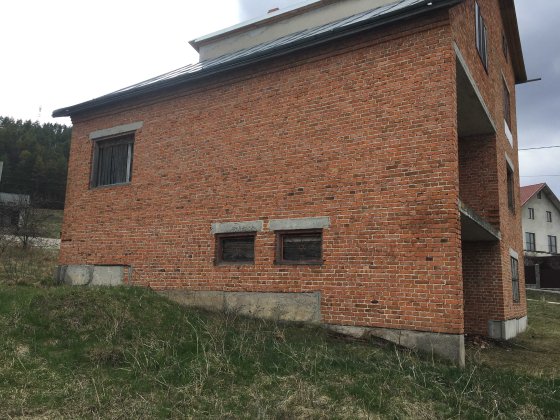 Будинок, незавершене будівництво Бережаны