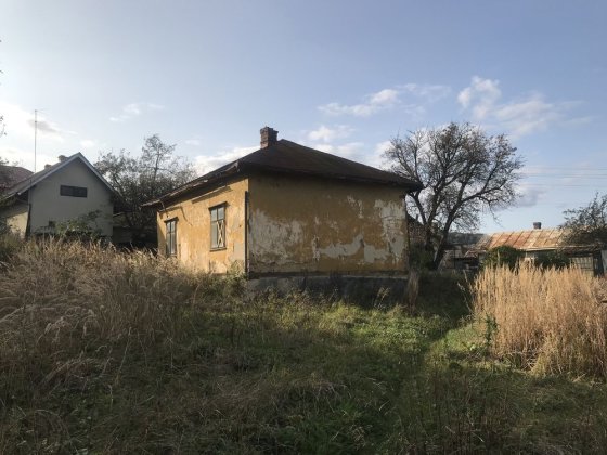 Земельна дільнка з будинком Борислав