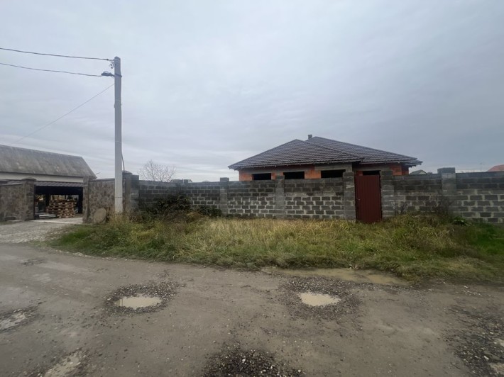 Продаж новобудови з комунікаціями у хорошому р- ні м. Виноградів - фото 1