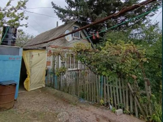 Продам дом -дачу в Высоком участок 10 соток .Тихий р-н Отличная ценаTB Високий