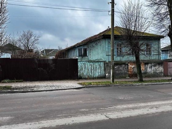 Продам будинок із земельною ділянкою у м. Глухів, у центрі міста. Глухов