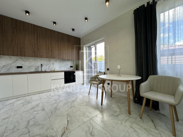 Таунхаус з сучасним ремонтом - фото 1