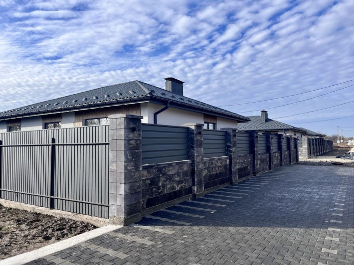 Одноэтажный таун хаус! 2 спальни! Терраса! Дворик! Центр. коммуникации - фото 1