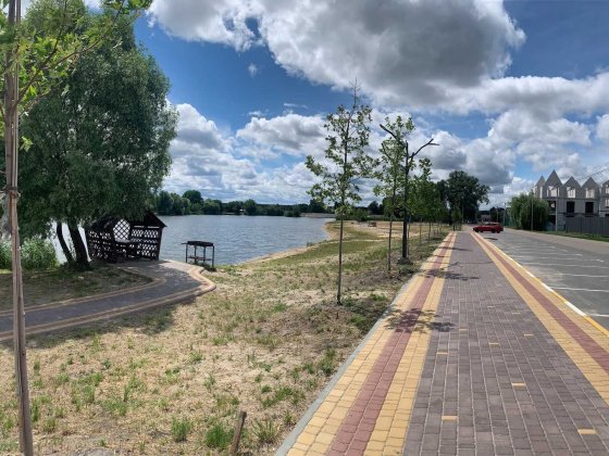 Одноповерховий дуплекс біля озера Гостомель