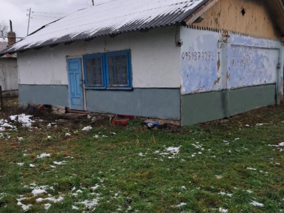 Продається стара хата в селі Тяпче під реконструкцію:газ,вода,світло Долина
