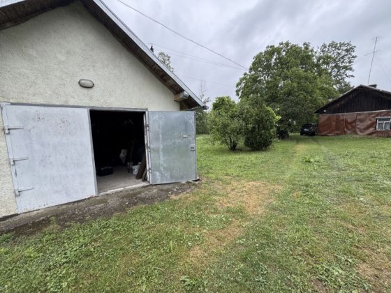 Велика земельна ділянка з садом,  деревяним будинком і мурований гараж Дрогобич