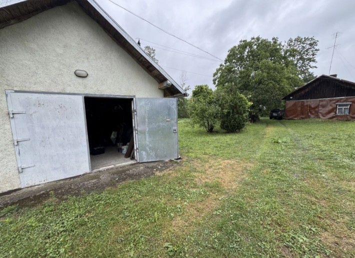 Велика земельна ділянка з садом,  деревяним будинком і мурований гараж - фото 1