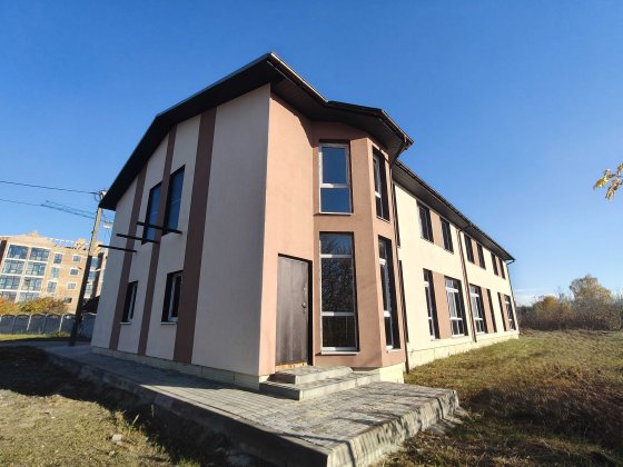 Котедж, таунхаус-здана в експлуатацію новобудова з ділянкою 650$/м кв Дубно