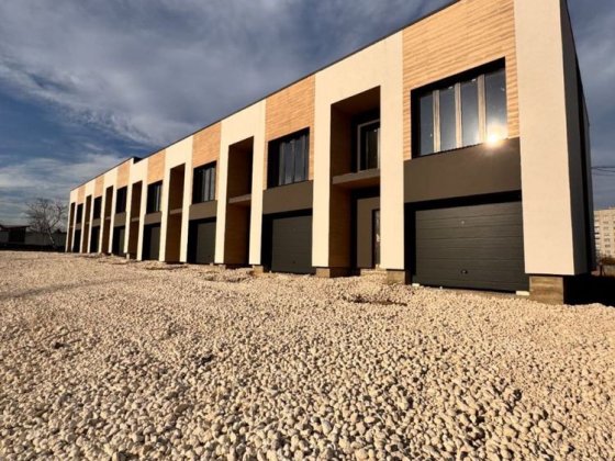 Продається сучасний котедж