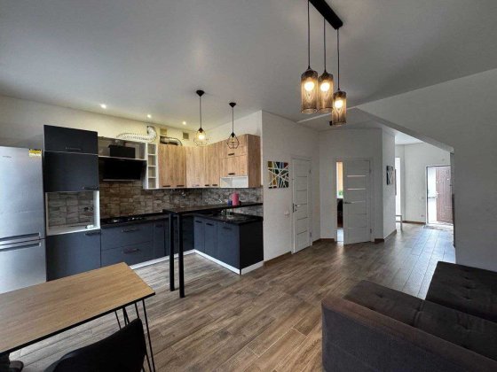 Готовий таунхаус 96 м² у Гостомелі — ремонт, меблі, дворик Гостомель