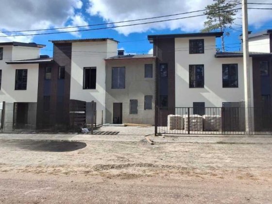 Таун навпроти парку Щасливий Гостомель