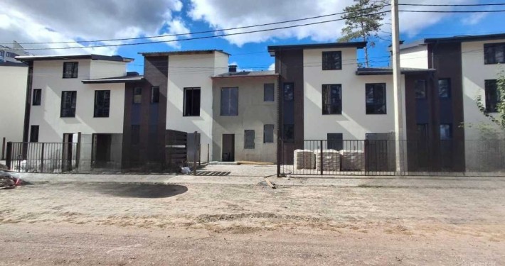 Таун навпроти парку Щасливий - фото 1