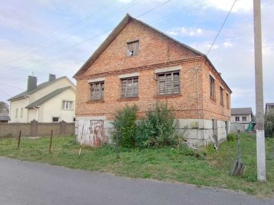 Будинок. Незавершене будівництво. Дубно