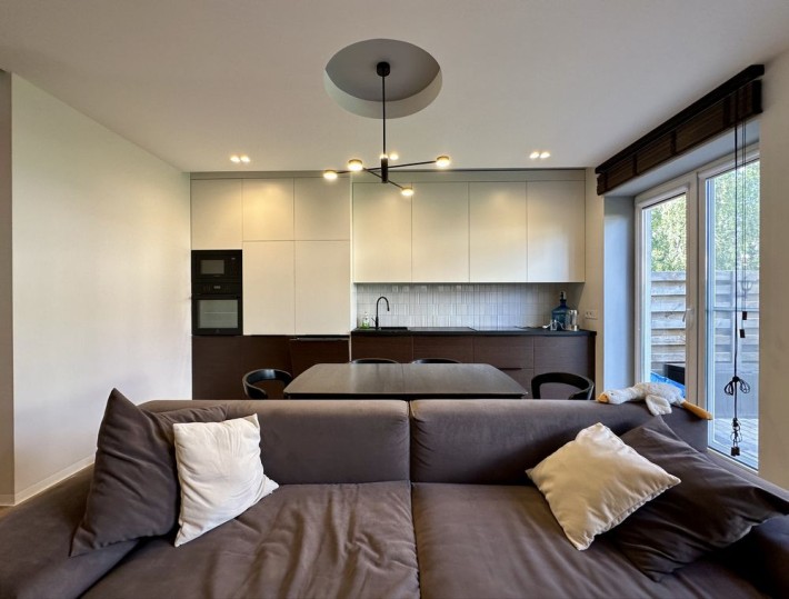 Шикарний таунхаус з ремонтом та меблями. - фото 1