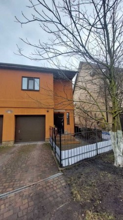 Дуплекс з ремонтом та гаражем. Газ. Тиха локація біля озера - фото 1