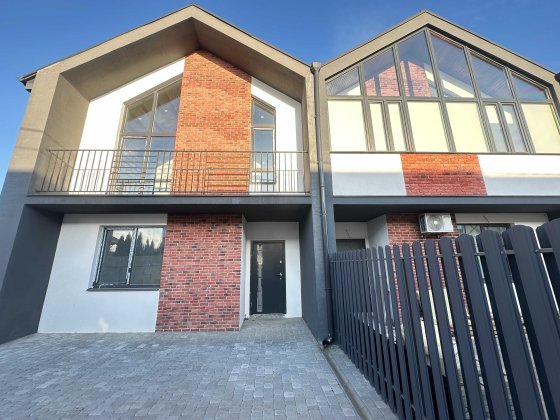 Кутовий таунхаус з газом біля озера, 3 сотки.  Сертифікат, Постанова Гостомель