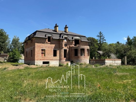 Продам розкішний будинок у мальовничому місці Каменец-Подольский