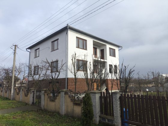 Продам трьох поверховий будинок! Коломия