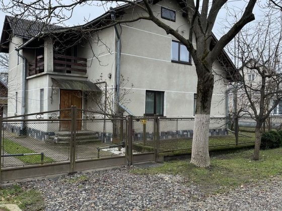 Будинок 2поверхи,169м.кв.,10соток ,можливість жити для 2 сімʼі. Коломыя