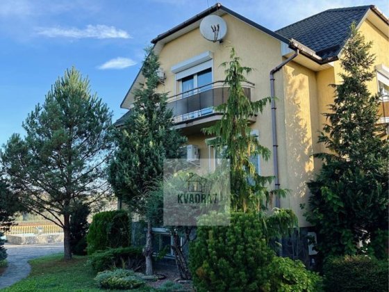 Продам шикарний будинок з басейном. Перша лінія річки Дністер. Каменец-Подольский