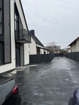 Будинок з власним подвір ям - фото 1