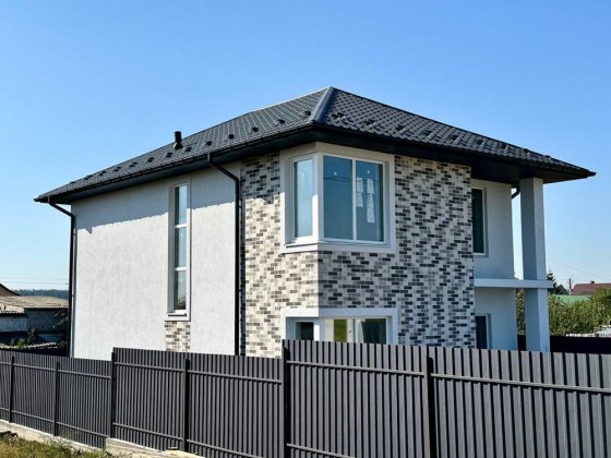 Добротний будинок. Газ до ділянки. Поруч озеро Гостомель