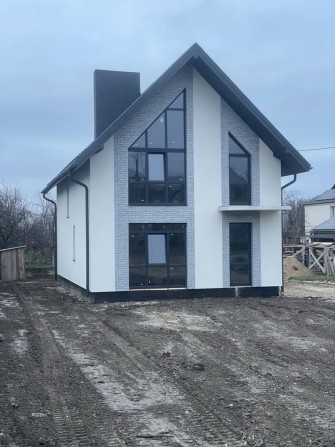 Новозбудований сучасний будинок - фото 1