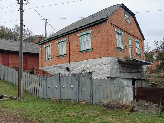 Будинок  у затишному  місці Лубни