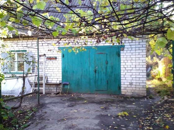 Терміново  продам будинок- дачу в началі   М гарського спускуу Лубни