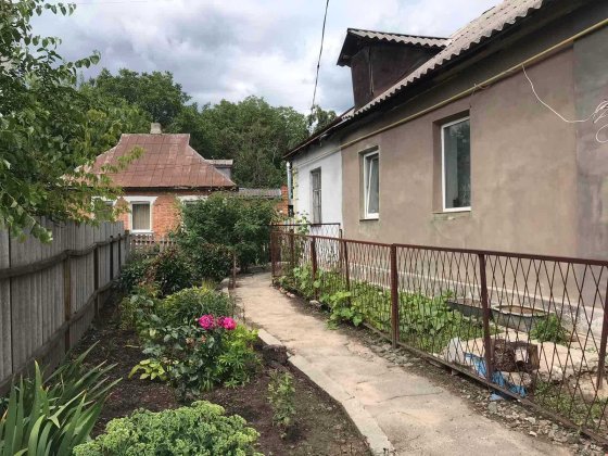 Будинок на два входи в центрі міста по вулиці Новопроложена Лубны