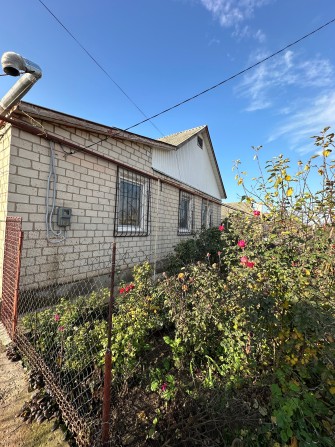 Продается дом район 10 столовой - фото 1