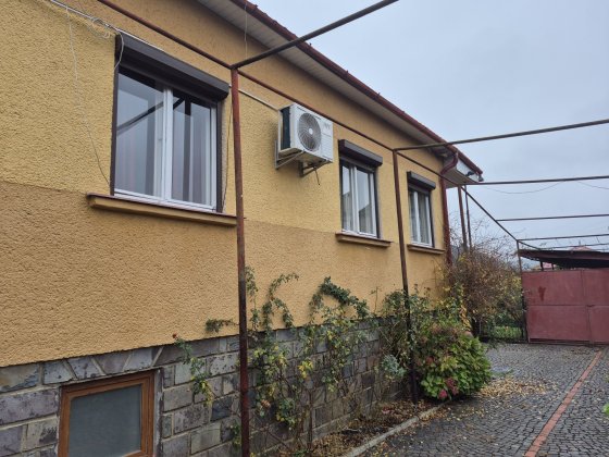 Продаж добротного будинку на два входи. Мукачево