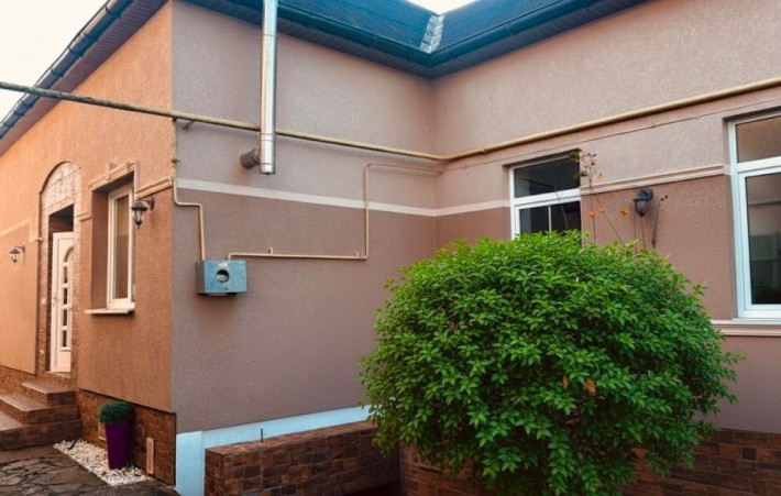 Приватний будинок в м. Мукачеві (Росвигово) - фото 1