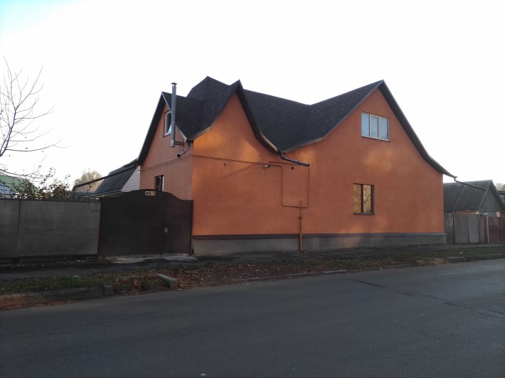 Продам частину будинку з ремонтом в центрі - фото 1