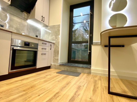 Продаж унікальної 2 кім квартири з власним 2-им виходом до бесідки Нововолынск