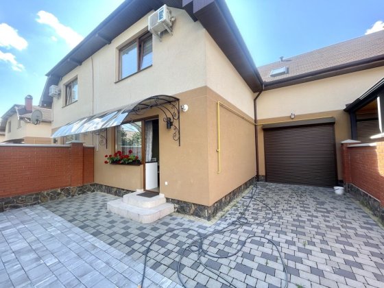 Таунхаус, центральна частина, 145 квм Мукачеве