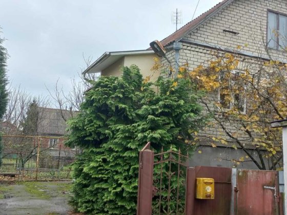 продам 2-поверховий будинок Звягель